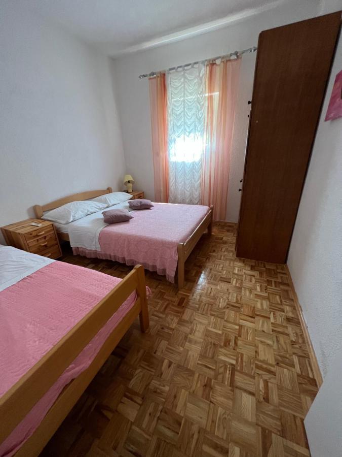 Apartment Vujcic Donji Okrug Exterior foto